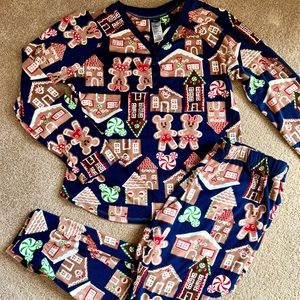 Disney Fleece Gingerbread Holiday Pajamas size Medium